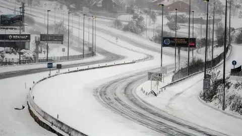 El temporal Filomena mantiene a 10 provincias en alerta roja y colapsa Madrid con 60 centímetros de nieve El temporal Filomena mantiene a 10 provincias en alerta roja y colapsa Madrid con 60 centímetros de nieve