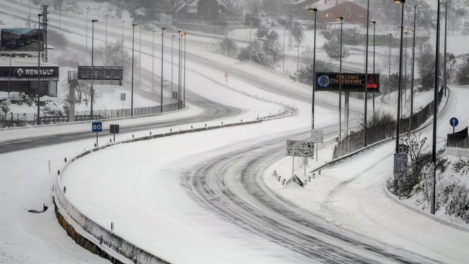 El temporal Filomena mantiene a 3 provincias en alerta roja y colapsa Madrid con 60 centímetros de nieve