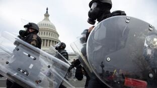 Agentes de la Polic&iacute;a de EEUU en el d&iacute;a del asalto al Capitolio