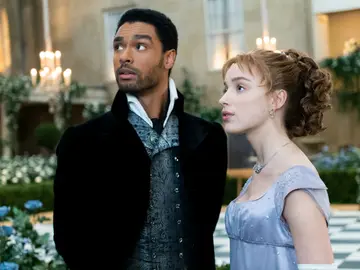 Regé-Jean Page y Phoebe Dynevor como Simon y Daphne en 'Los Bridgerton' Regé-Jean Page y Phoebe Dynevor como Simon y Daphne en 'Los Bridgerton'