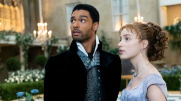 Regé-Jean Page y Phoebe Dynevor como Simon y Daphne en 'Los Bridgerton'