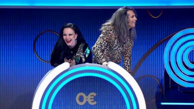 Un tropiezo y mucha puntería, Alaska y Mario Vaquerizo lo bordan en ‘El juego de los anillos’