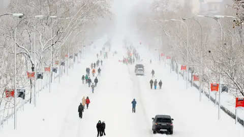 El Paseo de la Castellana de Madrid, cubierto por la nieve El Paseo de la Castellana de Madrid, cubierto por la nieve