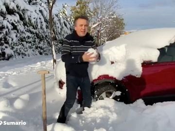Roberto brasero explica cómo limpiar la nieve del coche y terrazas antes de convertirse en hielo