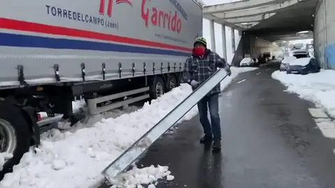 Más de 40 Vehiculos siguen tirados en la salida a la M-607 de la M-40 de Madrid Más de 40 Vehiculos siguen tirados en la salida a la M-607 de la M-40 de Madrid
