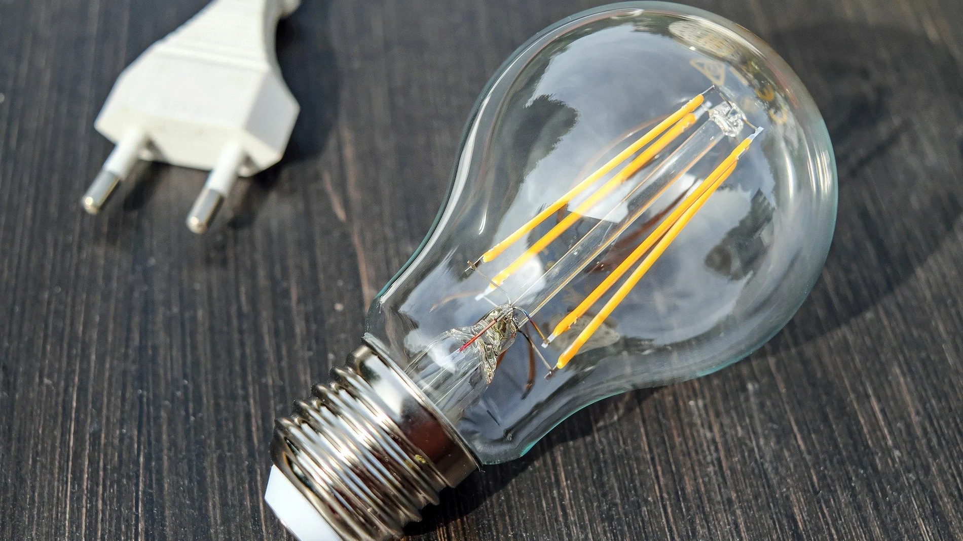 La OCU estima que la tarifa eléctrica ahorrará 21 euros anuales, pero penalizará a los de discriminación horaria La OCU estima que la tarifa eléctrica ahorrará 21 euros anuales, pero penalizará a los de discriminación horaria