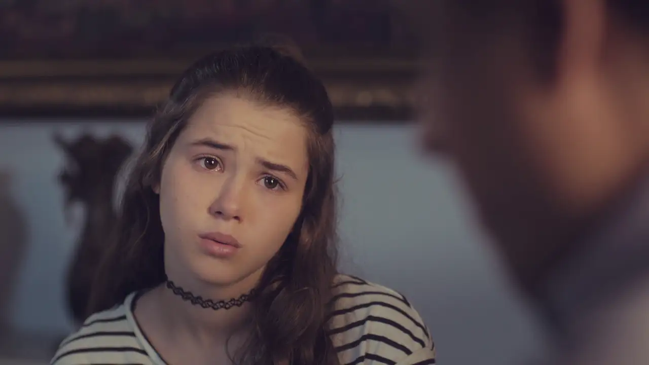 Candan revive con Öykü la relación con su padre
