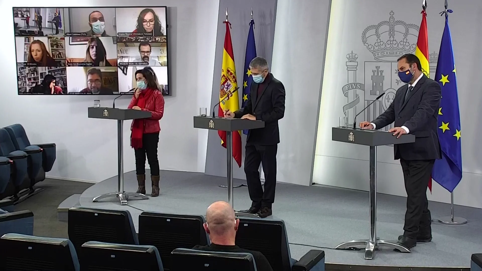 El Gobierno pide "aplazar cualquier desplazamiento" durante la ola de frío: "El hielo complica la situación, vienen días difíciles" El Gobierno pide "aplazar cualquier desplazamiento" durante la ola de frío: "El hielo complica la situación, vienen días difíciles"