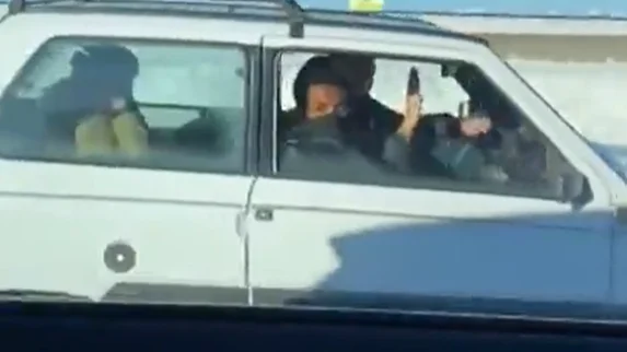 El surrealista vídeo de varios jugadores del Atlético de Madrid yendo a entrenar en un Fiat Panda en pleno temporal El surrealista vídeo de varios jugadores del Atlético de Madrid yendo a entrenar en un Fiat Panda en pleno temporal