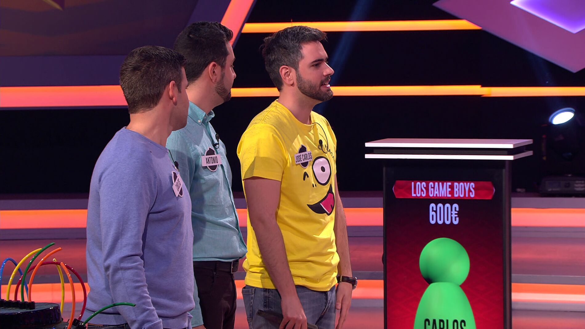 &Oacute;scar, al ver la camiseta de uno de los 'Game boys': "Me sabe mal eliminarte"