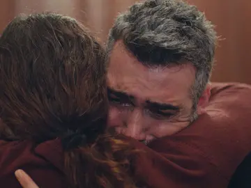 La desgarradora reacción de Bahar al ver a Sarp: el abrazo que ya daba por imposible La desgarradora reacción de Bahar al ver a Sarp: el abrazo que ya daba por imposible