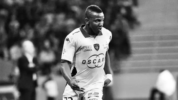 Muere Christopher Maboulou, futbolista de 30 años del Bastia, de un infarto mientras jugaba con unos amigos Muere Christopher Maboulou, futbolista de 30 años del Bastia, de un infarto mientras jugaba con unos amigos