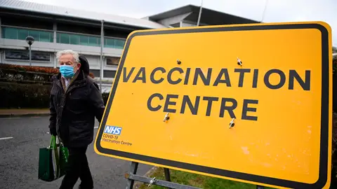 Un centro de vacunación en Reino Unido Un centro de vacunación en Reino Unido