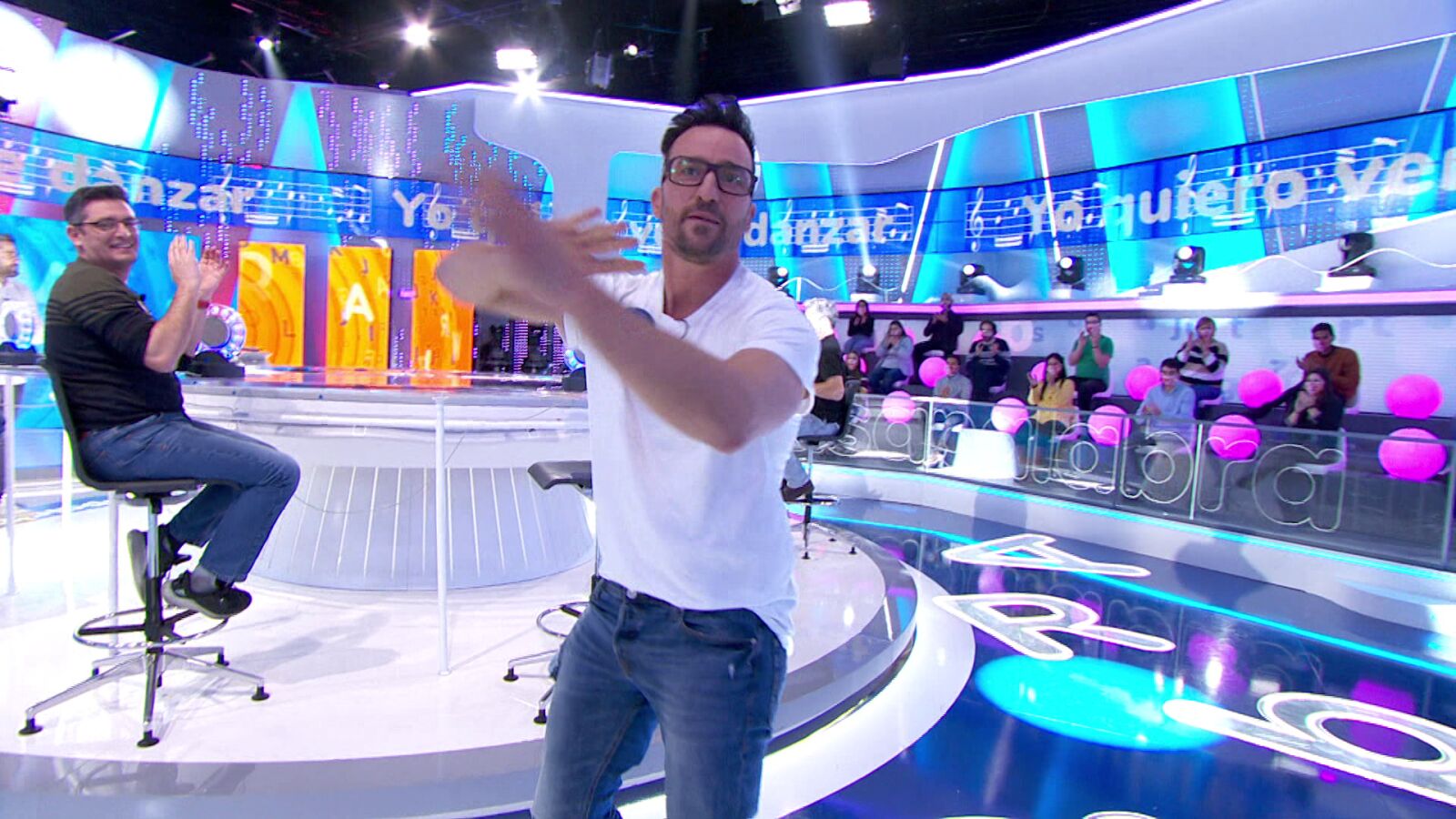 Roberto Leal se queda “solo” mientras Pablo Puyol danza en ‘La Pista’