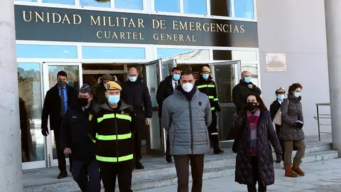 Pedro Sánchez y Margarita Robles visitan la base de la UME en Torrejón de Ardoz Pedro Sánchez y Margarita Robles visitan la base de la UME en Torrejón de Ardoz
