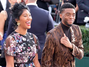 Taylor Simone Ledward y Chadwick Boseman Taylor Simone Ledward y Chadwick Boseman