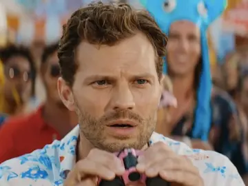 Jamie Dornan en 'Barb and Srar Go to Vista del Mar' Jamie Dornan en 'Barb and Srar Go to Vista del Mar'