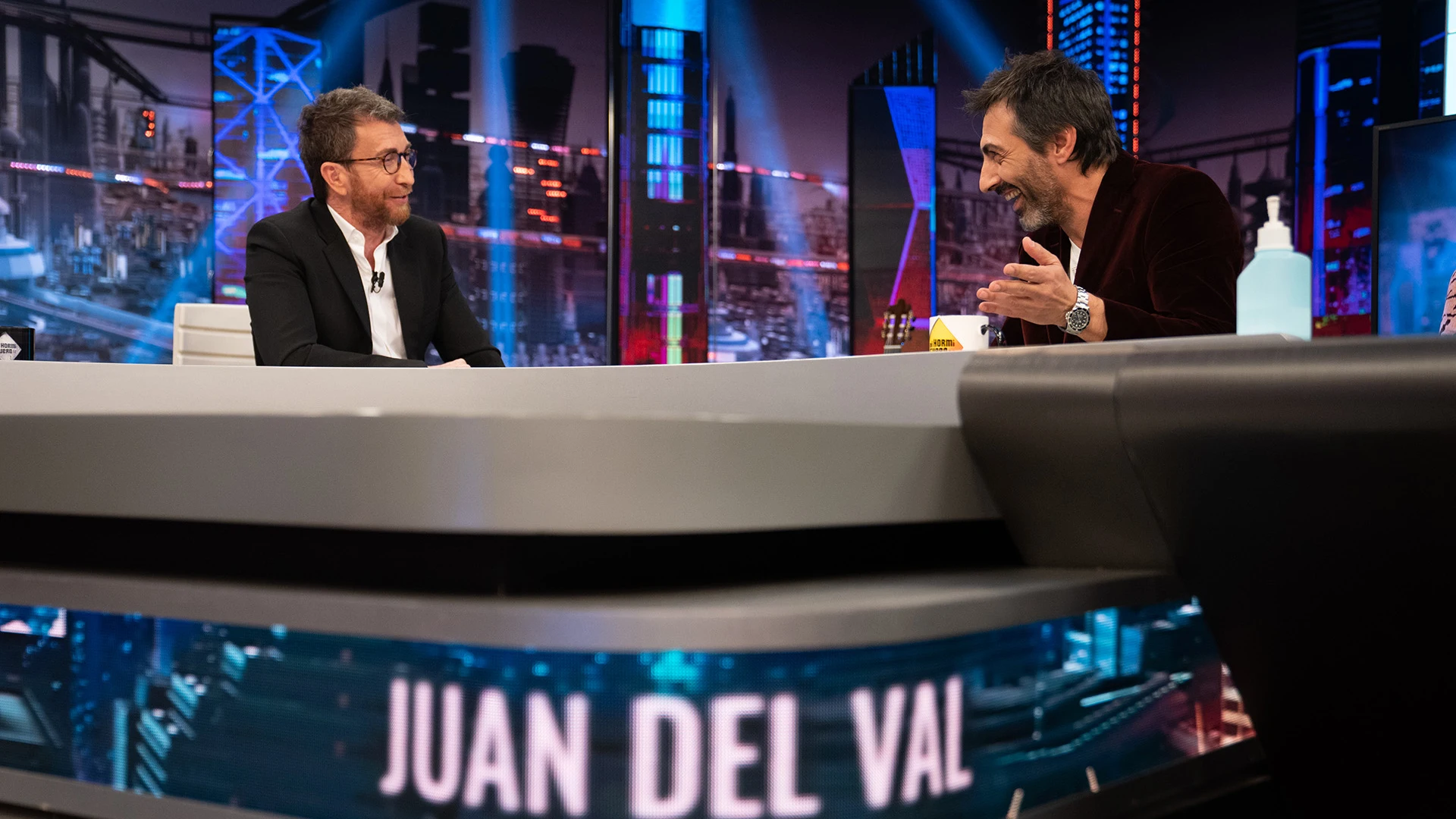 ¿Ser escritor de prestigio y salir en televisión? Juan del Val se posiciona ante las posibles críticas
