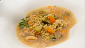 La receta de sopa de Karlos Arguiñano para combatir el frío de la borrasca Filomena