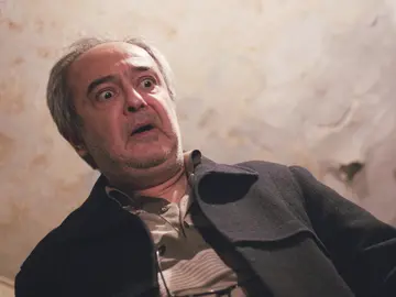 Sangre en la cafetería de Arif: Enver se teme lo peor Sangre en la cafetería de Arif: Enver se teme lo peor