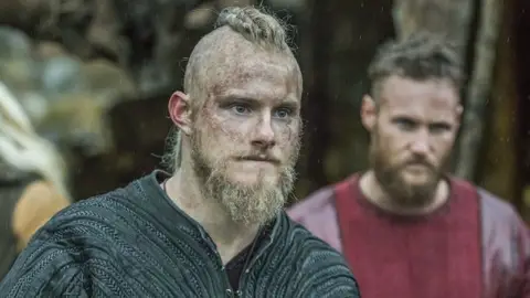 Alexander Ludwig como Bjorn Piel de Hierro Alexander Ludwig como Bjorn Piel de Hierro