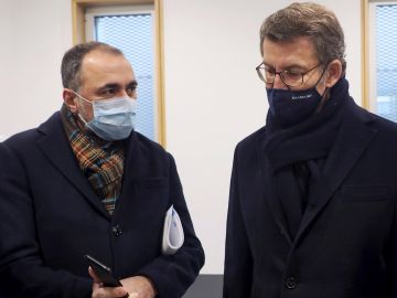  El presidente de la Xunta, Alberto Núñez Feijóo, el conselleiro de Sanidad, Julio García Comesaña