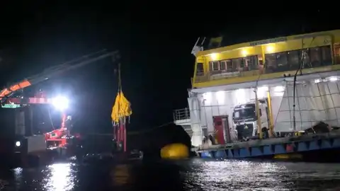 Así han logrado rescatar el buque de Fred Olsen encallado en Agaete en Gran Canaria Así han logrado rescatar el buque de Fred Olsen encallado en Agaete en Gran Canaria