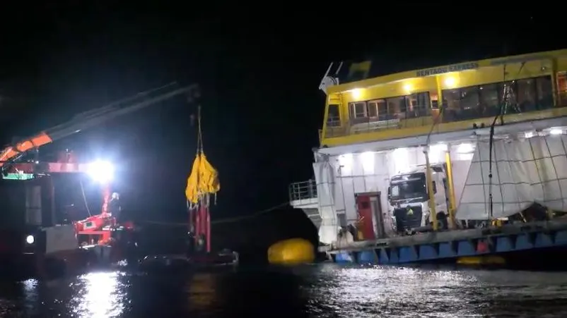 Así han logrado rescatar el buque de Fred Olsen encallado en Agaete en Gran Canaria Así han logrado rescatar el buque de Fred Olsen encallado en Agaete en Gran Canaria