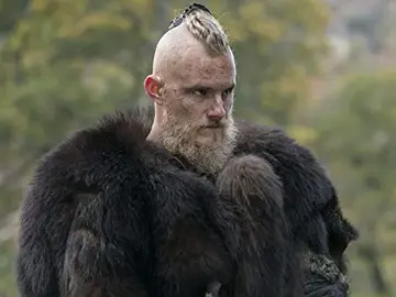 Alexander Ludwig como Bjorn Piel de Hierro Alexander Ludwig como Bjorn Piel de Hierro