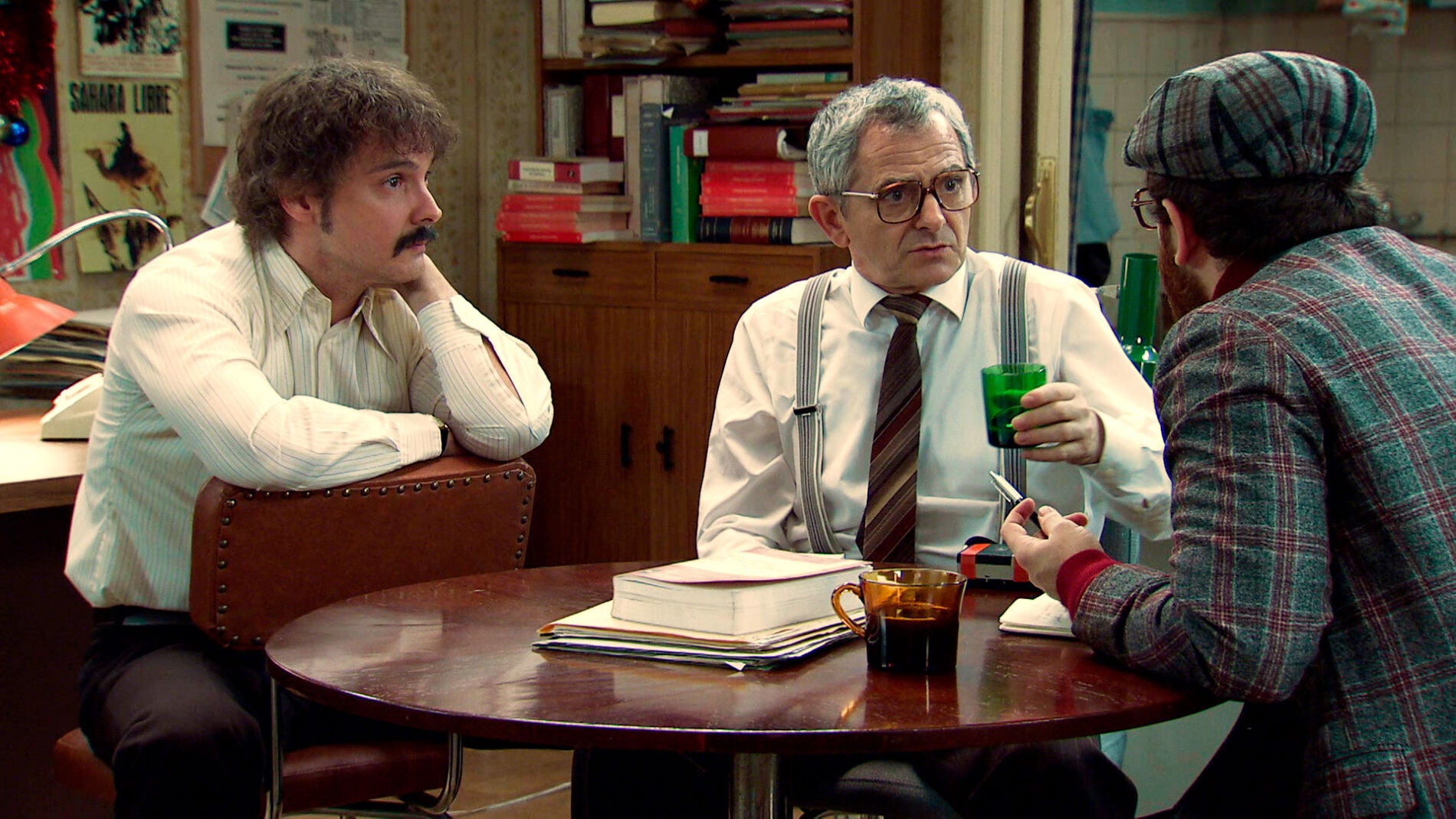 Galán y Justo desconfían de las ganas ‘de faldas’ del director