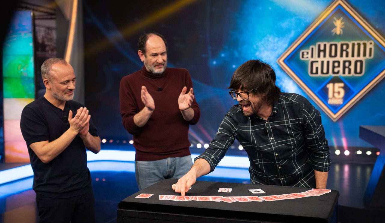 Luis Piedrahita demuestra que los naipes tienen vida propia: "¡Qué mareo!" Luis Piedrahita demuestra que los naipes tienen vida propia: "¡Qué mareo!"