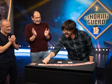 Luis Piedrahita demuestra que los naipes tienen vida propia: "¡Qué mareo!" Luis Piedrahita demuestra que los naipes tienen vida propia: "¡Qué mareo!"