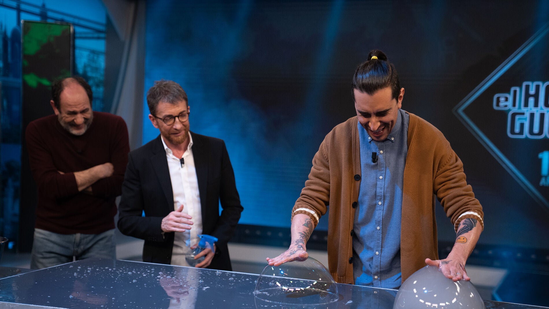 "Nuestras manos son pomperos", la demostraci&oacute;n en directo de Marron en 'El Hormiguero 3.0'
