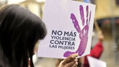 Un hombre mata a su pareja de un disparo en Málaga y luego se suicida Un hombre mata a su pareja de un disparo en Málaga y luego se suicida