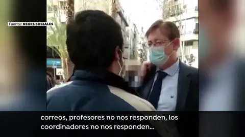 Estudiantes paran a Ximo Puig en la calle Estudiantes paran a Ximo Puig en la calle