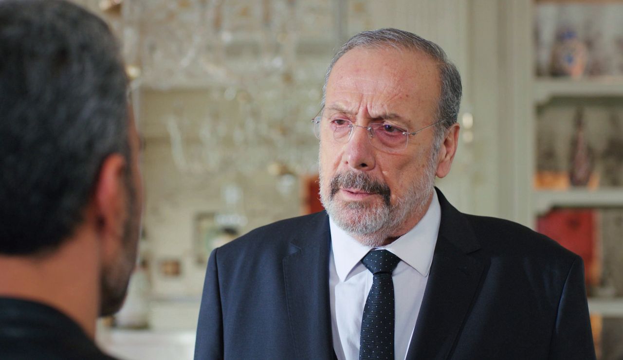 La cruel decisión de Suat: dejar que Nezir secuestre a Bahar y a sus hijos... y que mate a Sarp La cruel decisión de Suat: dejar que Nezir secuestre a Bahar y a sus hijos... y que mate a Sarp