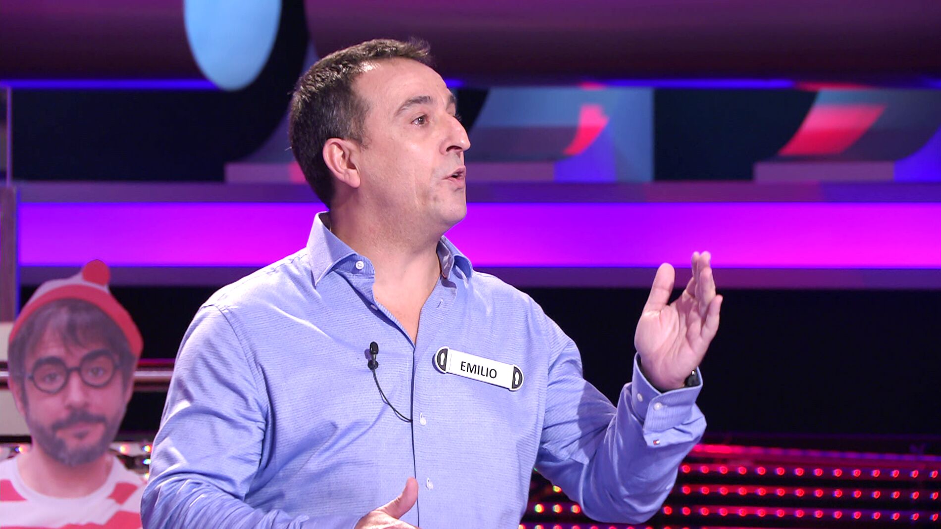 Emilio llena de arte el plat&oacute; de '&iexcl;Ahora caigo!' cantando una sevillana