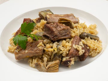 Receta de arroz con costilla de cerdo y alcachofas, de Karlos Arguiñano