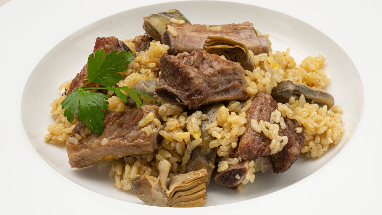 Receta de arroz con costilla de cerdo y alcachofas, de Karlos Arguiñano