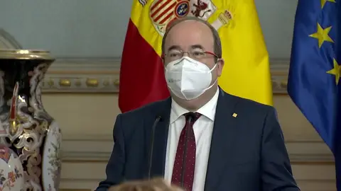 Miquel Iceta, como nuevo ministro de Política Territorial: "Agradezco la presencia de mi tía Rosa Mari" Miquel Iceta, como nuevo ministro de Política Territorial: "Agradezco la presencia de mi tía Rosa Mari"