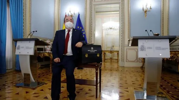 Miquel Iceta recibe la cartera de Pol&iacute;tica Territorial