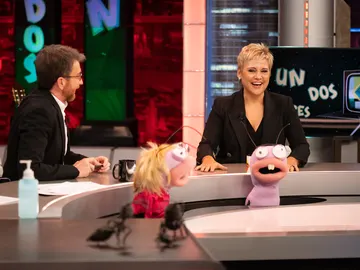 Gloria Serra y Pablo Motos viajan al pasado para jugar al 'Un, dos, tres': "¿Un tigre de mascota?" Gloria Serra y Pablo Motos viajan al pasado para jugar al 'Un, dos, tres': "¿Un tigre de mascota?"