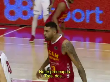 Augusto Lima, primer jugador que lleva un micrófono en un partido de la Liga Endesa Augusto Lima, primer jugador que lleva un micrófono en un partido de la Liga Endesa