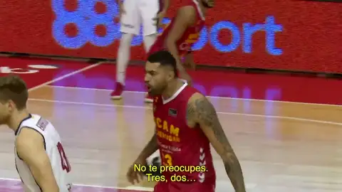 Augusto Lima, primer jugador que lleva un micrófono en un partido de la Liga Endesa Augusto Lima, primer jugador que lleva un micrófono en un partido de la Liga Endesa