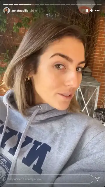Anna Ferrer muestra su nariz Anna Ferrer muestra su nariz