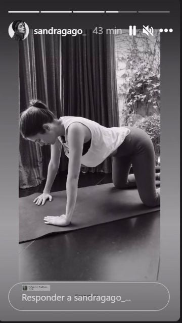 Sandra Gago realizando sus ejercicios 