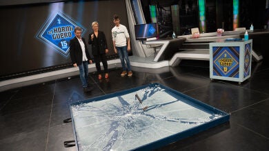 La arriesgada prueba de Marron frente al vidrio templado: 