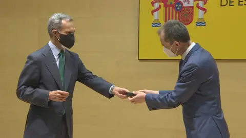 Atresmedia entrega más de 920.000 firmas de Objetivo 2% Constantes y Vitales Atresmedia entrega más de 920.000 firmas de Objetivo 2% Constantes y Vitales