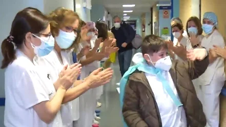 Recibe el alta m&eacute;dica Mateo, un ni&ntilde;o de 10 a&ntilde;os que ha permanecido en la UCI 11 d&iacute;as por coronavirus