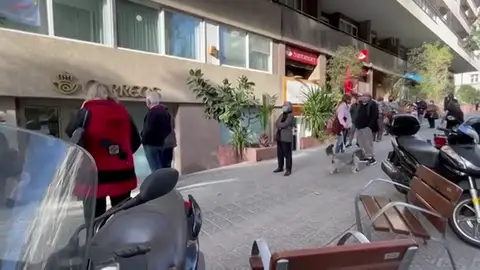 Largas colas en Correos para solicitar el voto por correo a las elecciones catalanas de 2021 Largas colas en Correos para solicitar el voto por correo a las elecciones catalanas de 2021